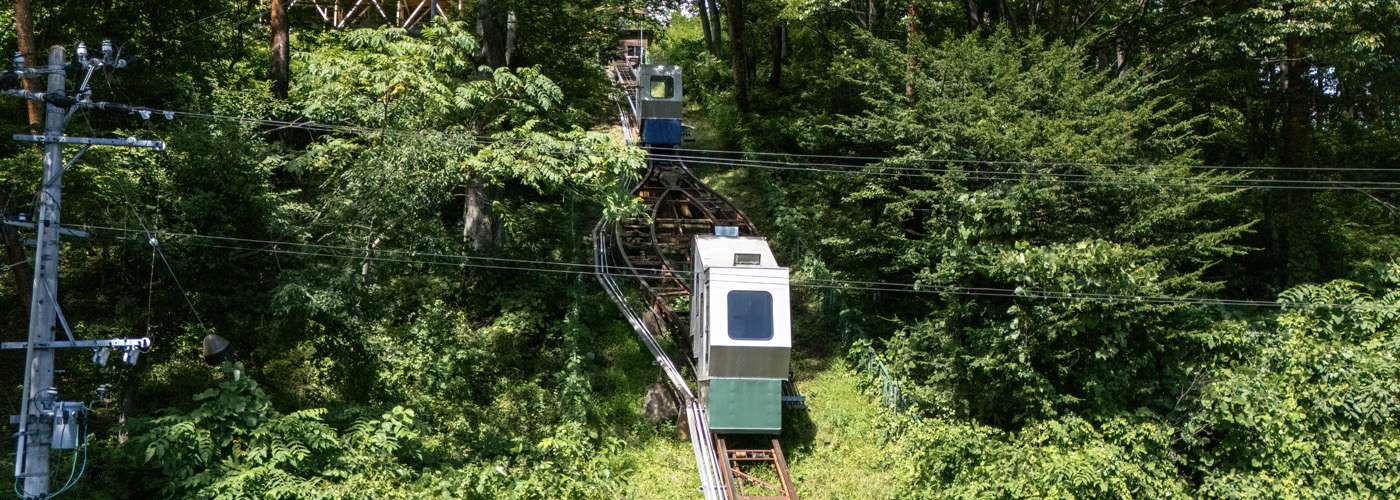 雲の助行き登山電車