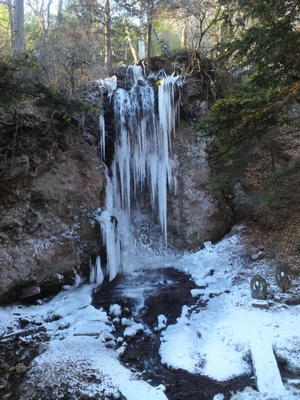 ■周辺のおすすめ情報■菱野温泉郷「不動の滝」凍結