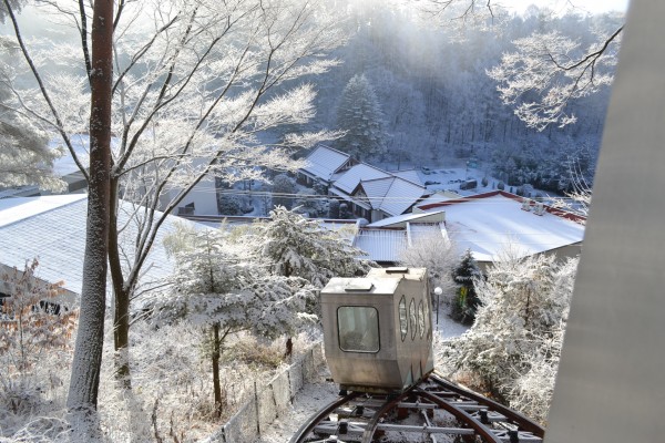 ■館内情報■降雪時の登山電車は・・・！？